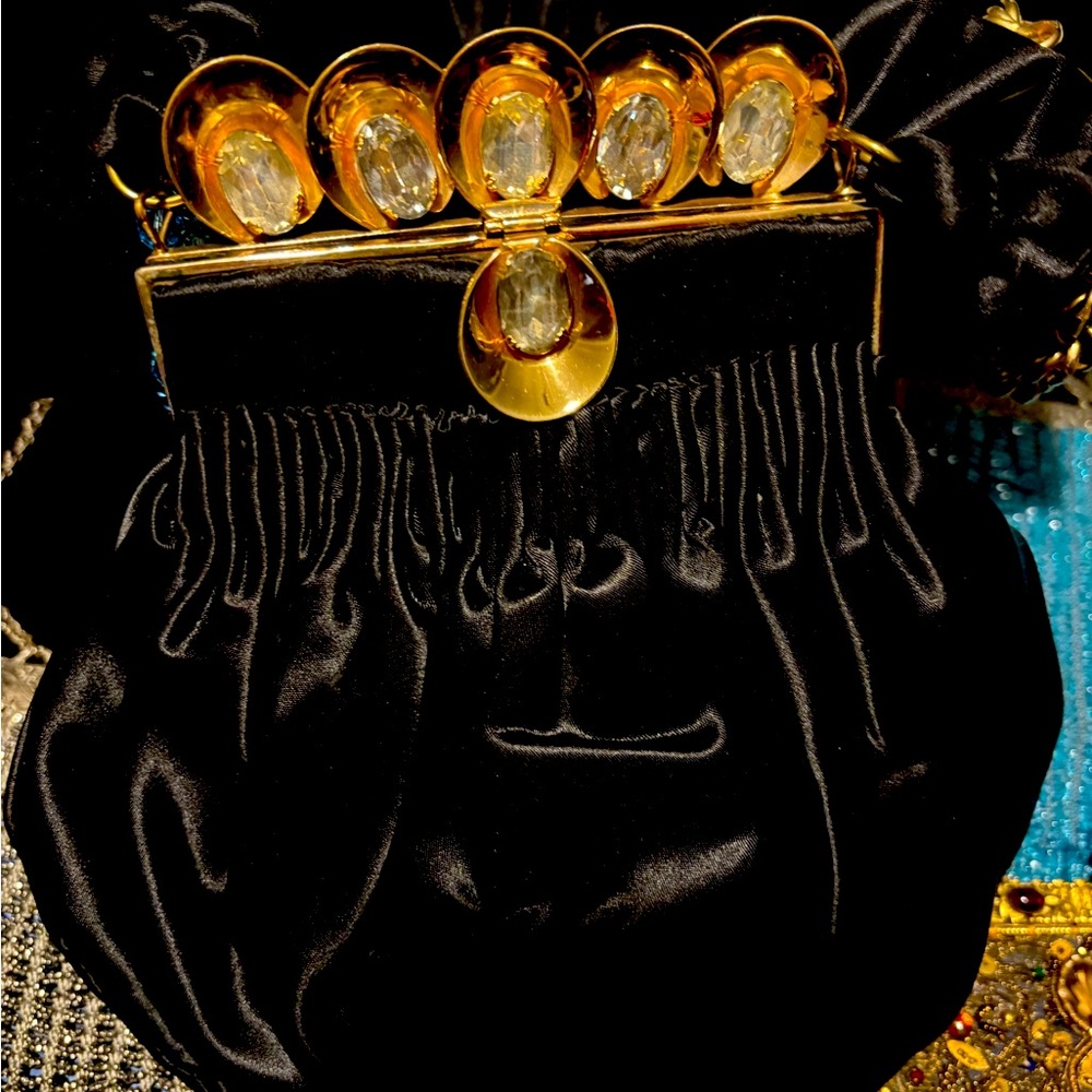 Tess’s Antique Bags